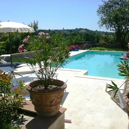 La Querce Sleeps 5 Pool Wifi Vila